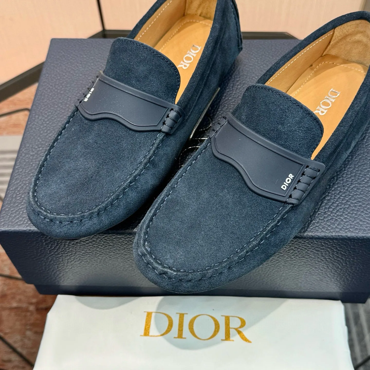 Men's shoes: 580💰 (Niu Li) (Dior Doudou shoes) Exclusive new model Official website new model The upper is made of high-quality imported calf, the color is delicate, and the luxurious texture flows. Tailor-made for exquisite men, creating a noble aura. Delicate and smooth lines. Cowhide lining. Size: 38-44, 45 customized. Outdoor driving shoes for experienced drivers🚗